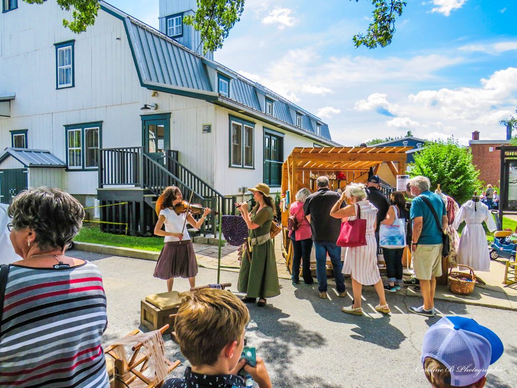 Des milliers de personnes à la Fête du Vieux Marché de SaintDenissur