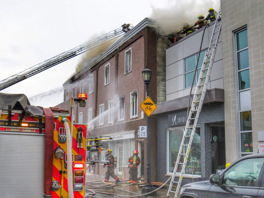 Un violent incendie ravage un immeuble du centreville de SorelTracy