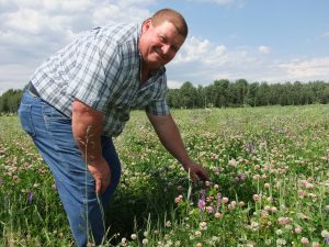 Photo 1 Alain Beaudin dans son champs