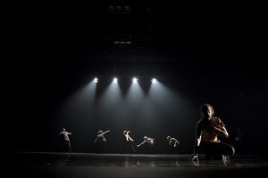 Le fils d'Adrien danse